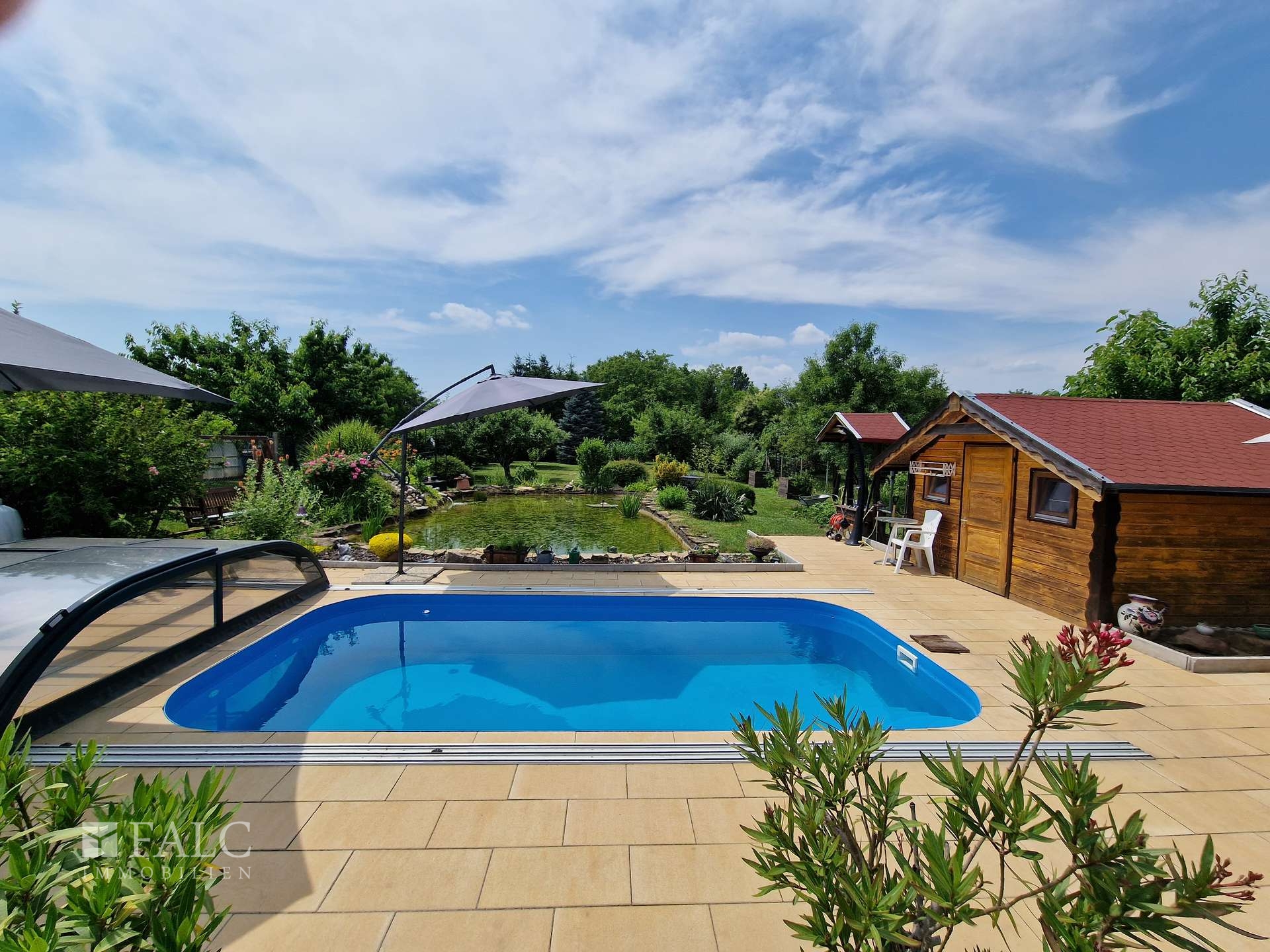 Pool mit Überdachung 